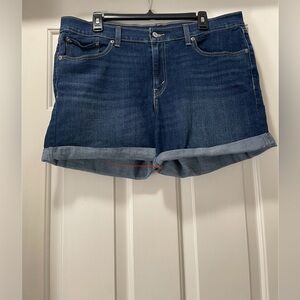 Women’s Levi's Dark Blue Jean Shorts size 32